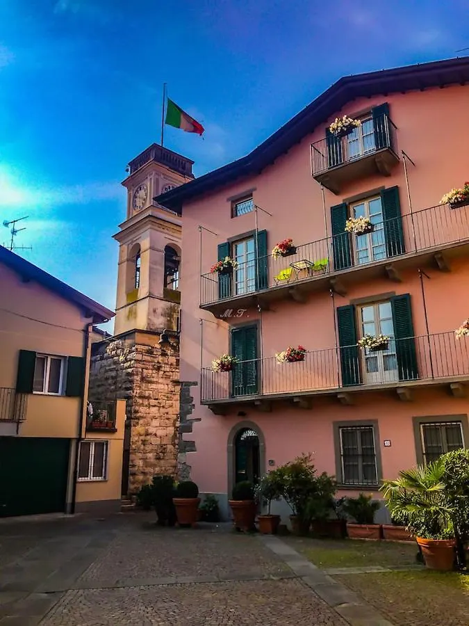 HomeSuite sul Lago Sarnico 0*,  Italia